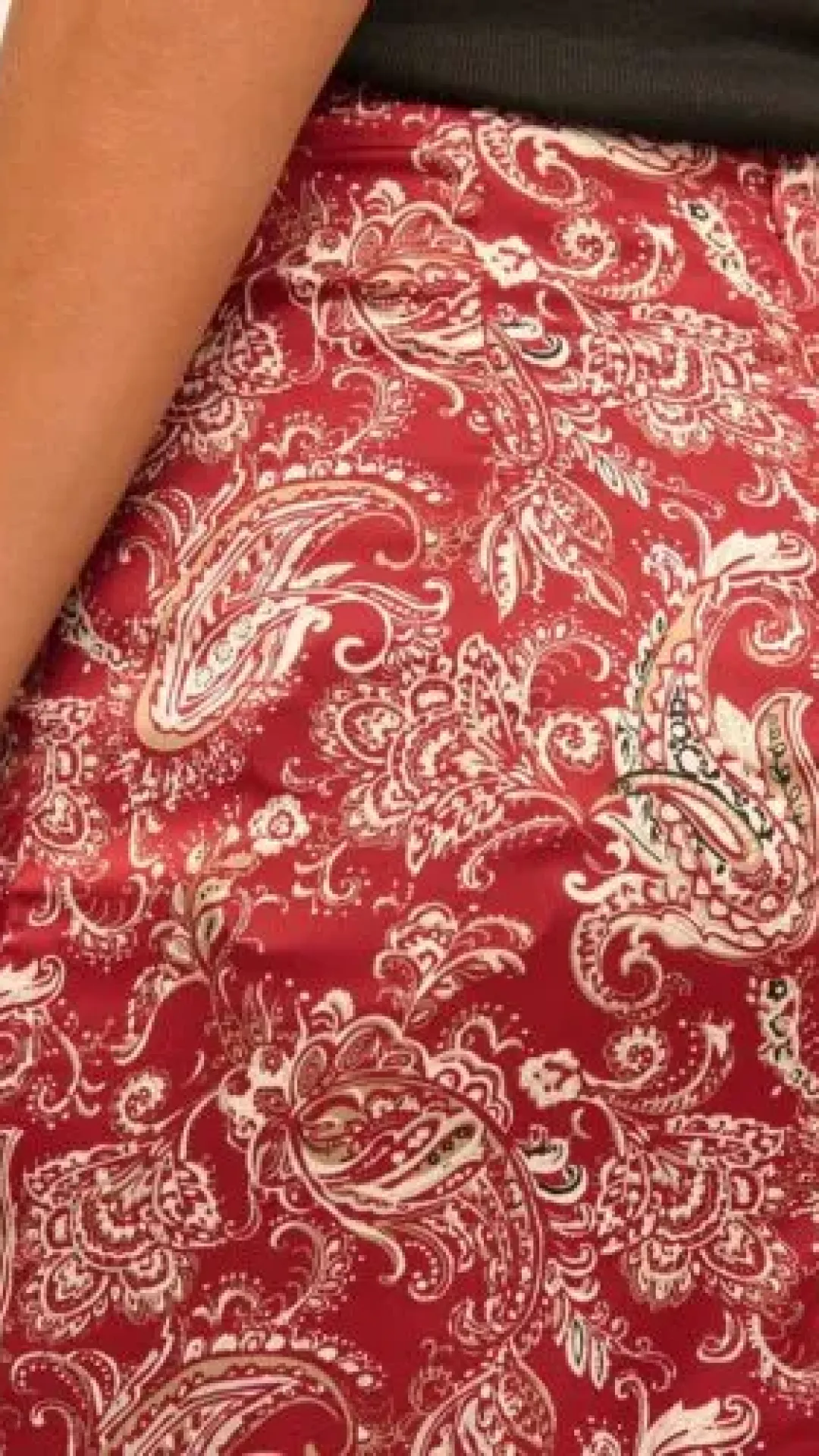 Falda Corta Rosa Ajustada Estampada
