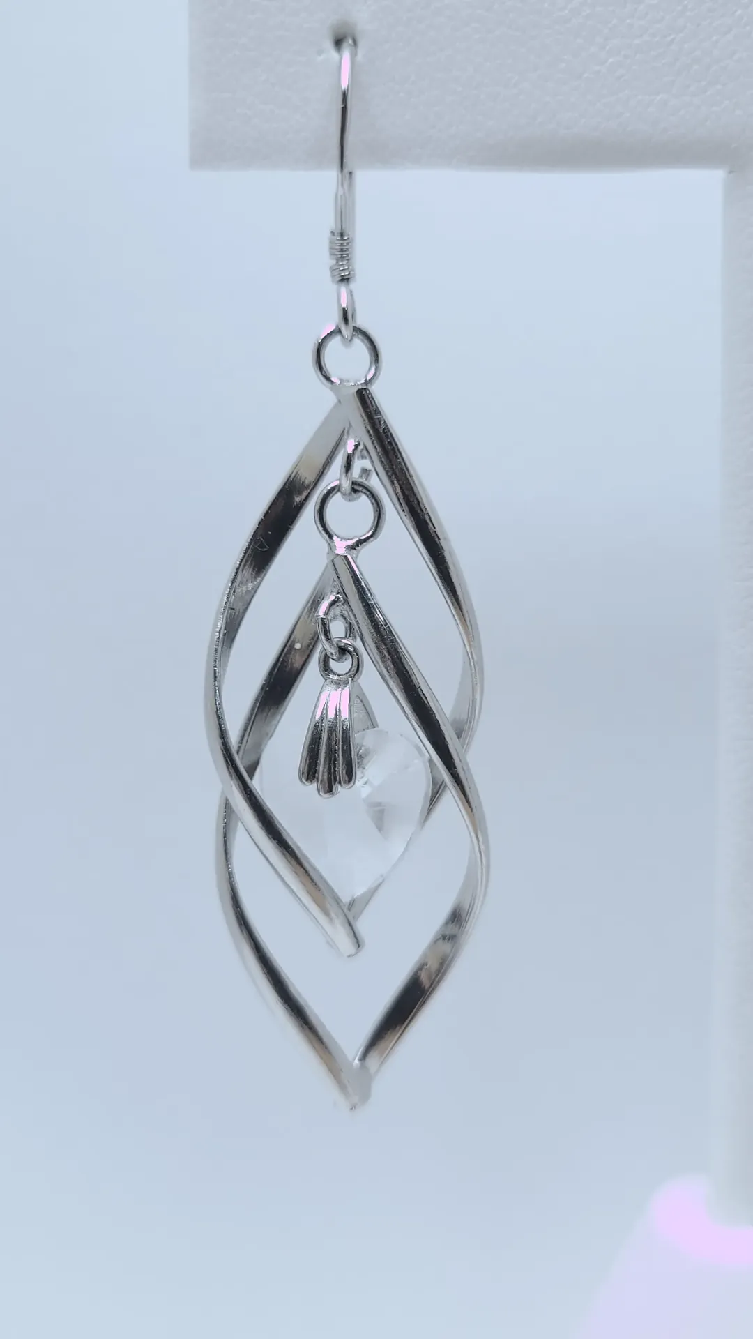 Anillo con zirconia cúbica con forma de corazón