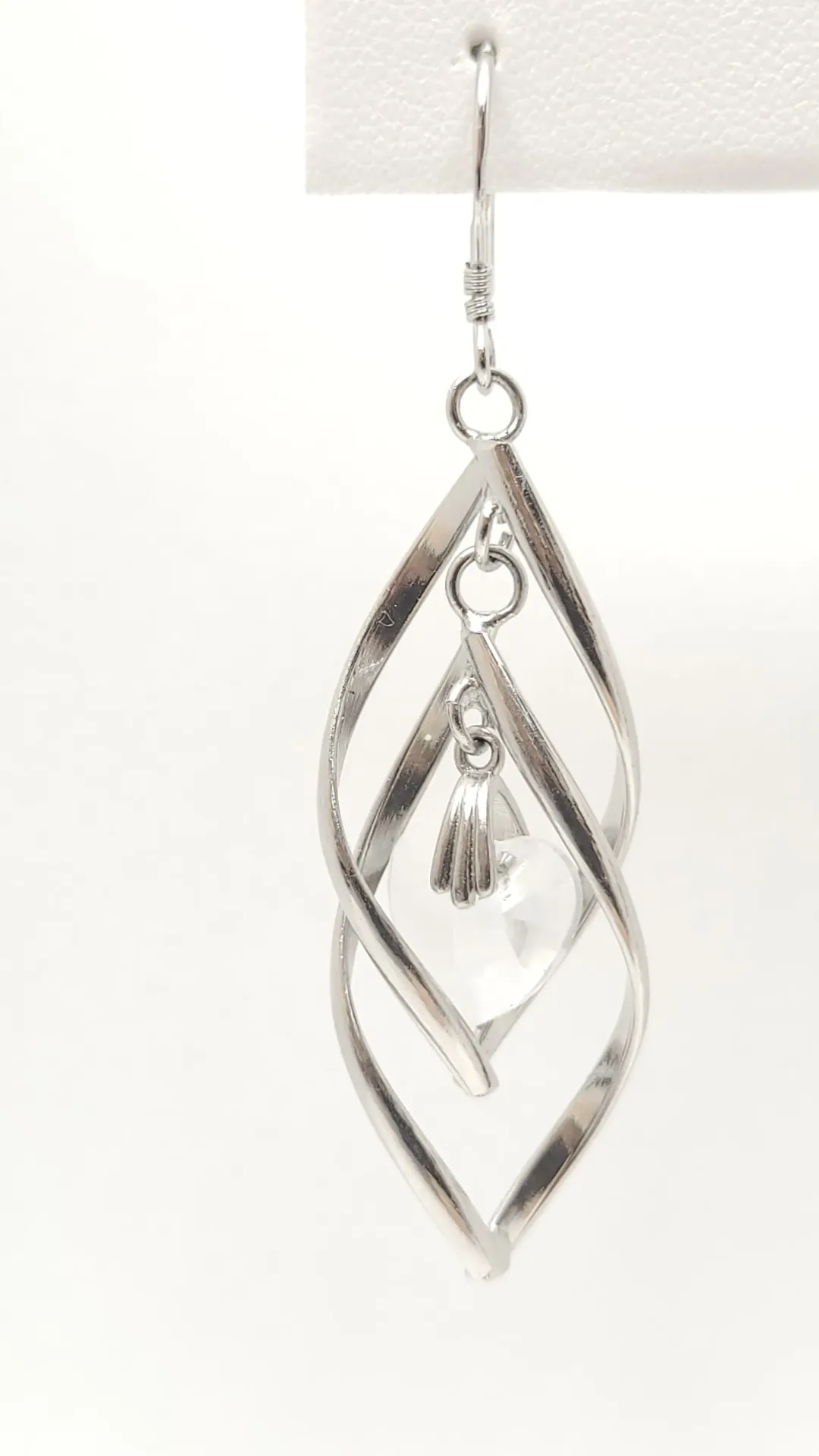 Anillo con zirconia cúbica con forma de corazón